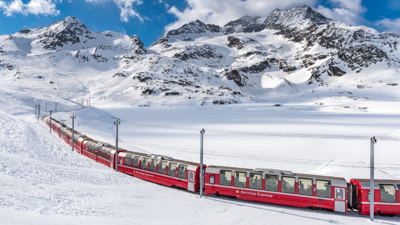 Schweiz - Glacierexpressen gennem Alperne i vinterskrud 